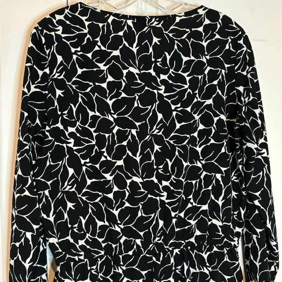 LOFT Black White Leaf Print Long Tab Sleeve Tie Waist Romper 2 Petite - Picture 10 of 15